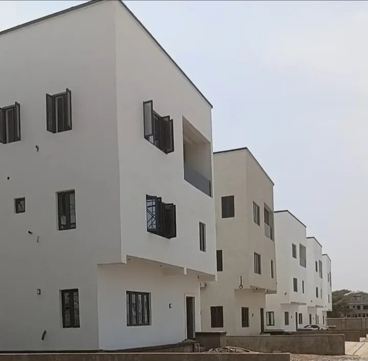 Deluxe 5-Bedroom Fully Detached Triplex in Mabushi, Abuja